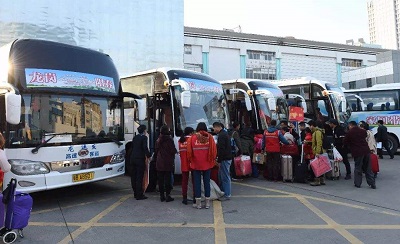 春运期间的汽车